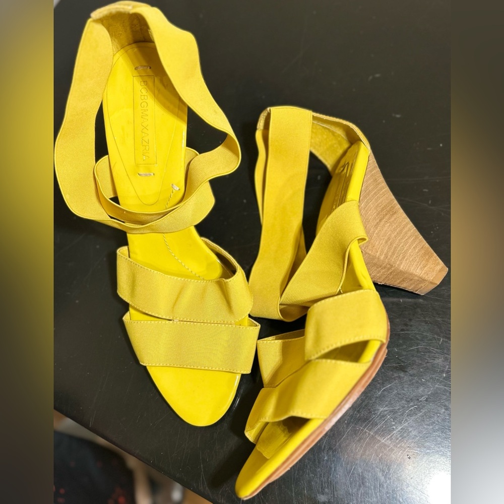 BCBG MAXAZRIA Yellow Leather & Elastic Band Wedge Sandals